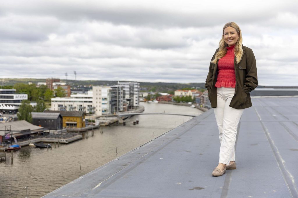 Lise Aastorp Ulriksen i Becour